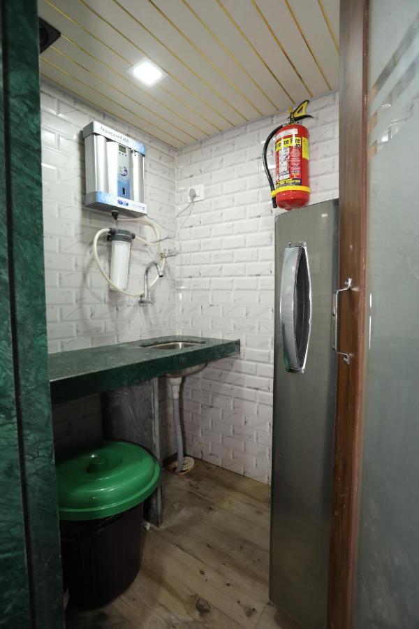 Mango Marol Dormitory Мумбаї Екстер'єр фото